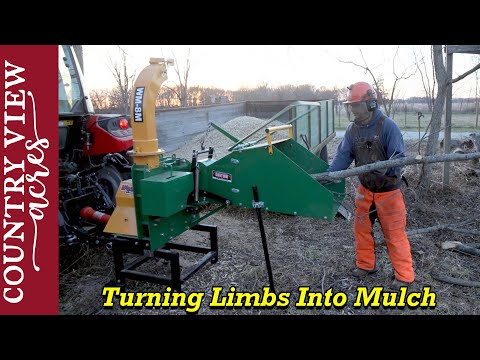 Видео: Убираем ветки деревьев с помощью измельчителя древесины Woodmaxx. Превращаем их в мульчу для сада.