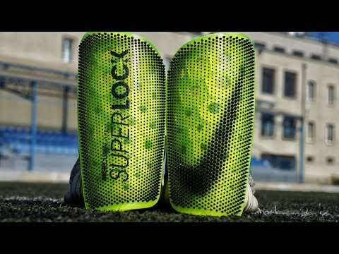 Видео: САМЫЕ ДОРОГИЕ ЩИТКИ НАЙК - РЕАЛЬНО НЕ СПАДАЮТ ? Nike Mercurial FlyLite SuperLock