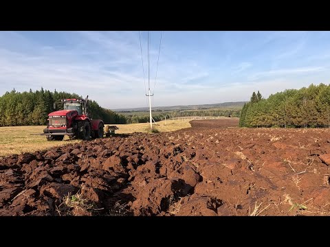 Видео: ПРОДОЛЖАЕМ ПАХАТЬ ЗЯБЬ, ТЯЖЕЛАЯ ГЛИНА