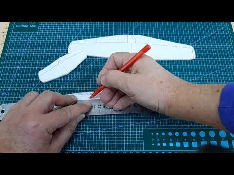 Видео: Как сделать самый-самый простой самолётик из потолочки? Мустанг П-51 (P-51) для маленьких пилотов.