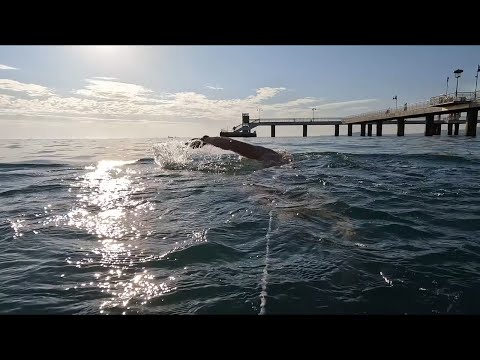 Видео: Акватлон с плуване до кея на бургаския мост петъчно преди работа + тест на шамандурата за GoPro-то