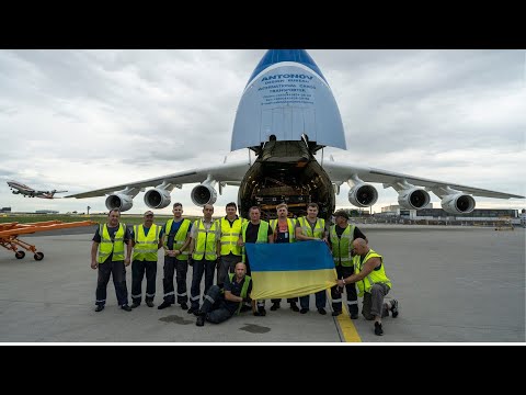 Видео: Ан-225 Мрия. Летим домой. Буксировка самолета, как управлять автопилотом, выпускать закрылки и шасси