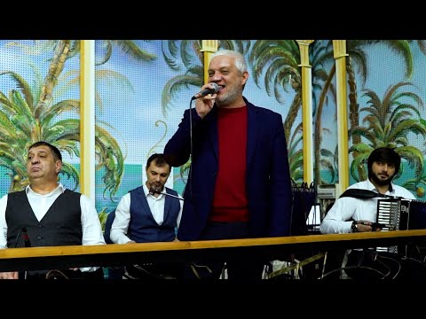 Видео: Кумыкская свадьба  поёт Ренат Юсупов дал жару