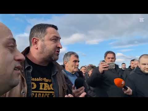 Видео: Кола с младежи се блъсна в 5 коня. Протест на пътя между Кюстендил и Ябълково