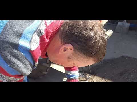 Видео: Заміна мастила в мотоблоці Зубр. Доопрацювання шпильок