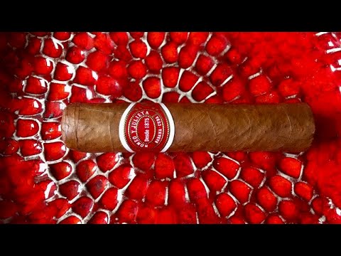 Видео: Обзор Кубинской сигары Romeo y Julieta Petit Royales