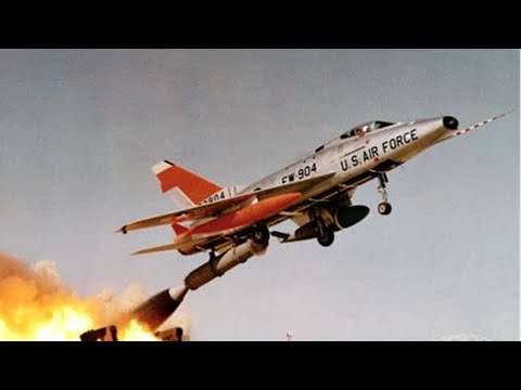 Видео: F-100 Super Sabre - первый сверхзвуковой истребитель США