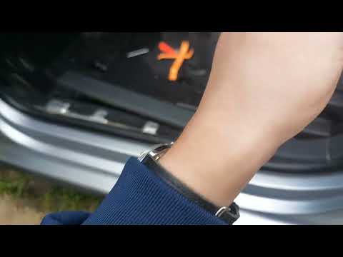 Видео: Установка комплекта подсветки пространства ног vw jetta 5