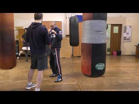 Видео: Правый удар через руку с уклоном (свинг или оверхенд) - English subs