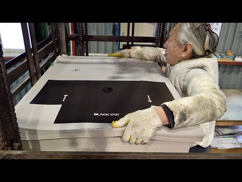 Видео: Процесс массового производства обувных коробок на фабрике старых бумажных коробок в сельской Корее