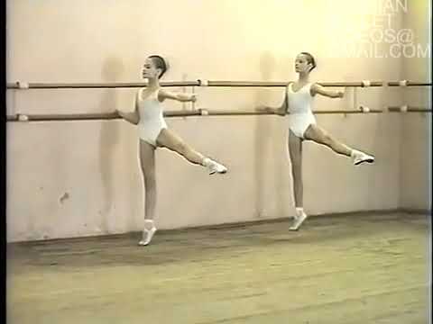 Видео: Ваганова 1996 . Экзамен 1-го курса балетного класса преп.Е. Востротина