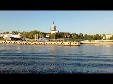 Видео: Вдоль набережной в Архангельске