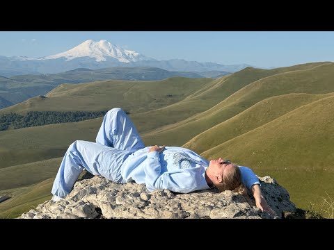 Видео: Вот почему женщина не выберет мужчину, который зарабатывает меньше нее!