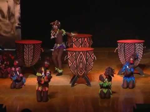 Видео: Зажигательный танец папуасов!  "Улыбка", Владивосток