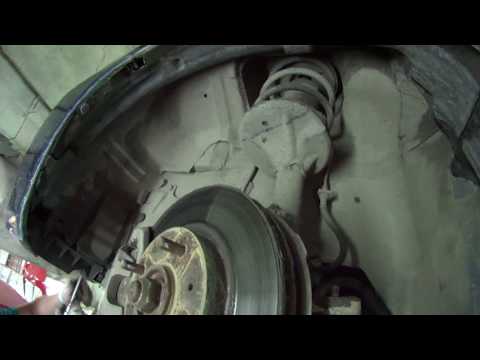 Видео: Авторемонт Митсубиси Лансер 9 Замена рулевая рейка