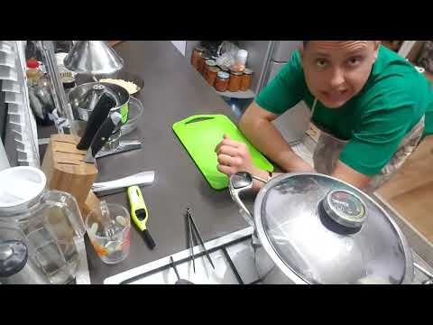 Видео: Готовим жульен по рецепту. Блюдо из французской кухни.