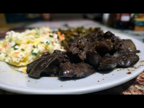 Видео: Куриная печень с луком