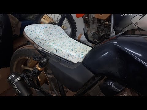 Видео: XONDA CB 400. Обтяжка сидения. Экокожа.  Close-fitting seat. Faux leather.