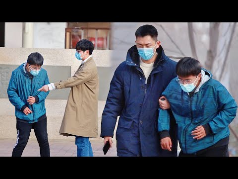 Видео: Когда над мальчиком инвалидом издеваются, как поступят прохожие?