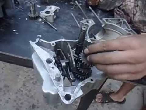 Видео: Сборка двигателя JAWA 638