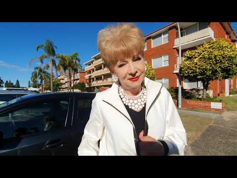 Видео: Чуть с балкона не упала,когда увидела Людмилу.Встреча с интересным человеком. Врач в Австралии