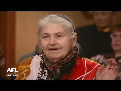 Видео: Почему должен помогать соседке? - Дела семейные #сЕленойДмитриевой