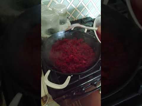 Видео: Свекла с чесноком, на зиму , заготовка / Beetroot with garlic, for winter , harvesting