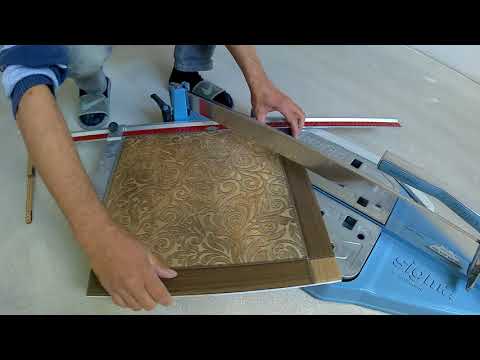 Видео: Плиткорез Сигма...работа по диагонали.