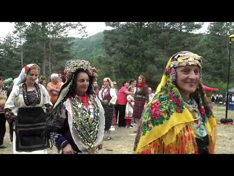 Видео: Ревю на автентични народни носии - Чакърови празници