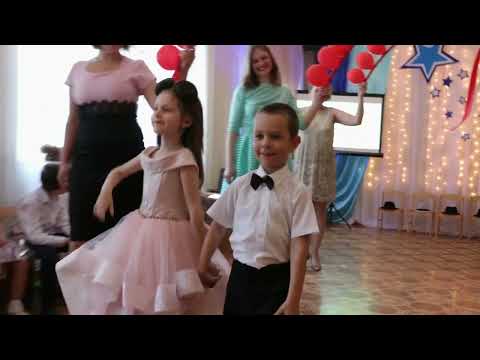 Видео: Выпускной утренник  Вход детей по красной  дорожке