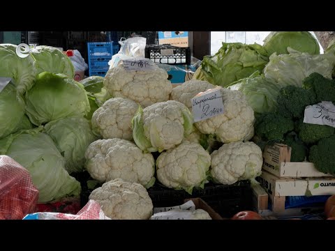 Видео: Есенно изобилие от сезонни зеленчуци на пазара в Хасково, търсенето обаче е слабо
