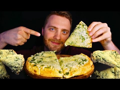 Видео: Шпинат мне в ... рот | Мукбанг пицца ( ну очень вкусная )