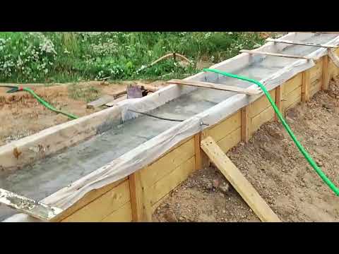 Видео: Уход за бетоном после заливки фундамента, вид после семи дней, появились ли усадочные трещины