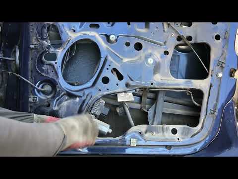 Видео: Как снять стеклоподъемник с моторчиком боковое стекло Форд фокус 1