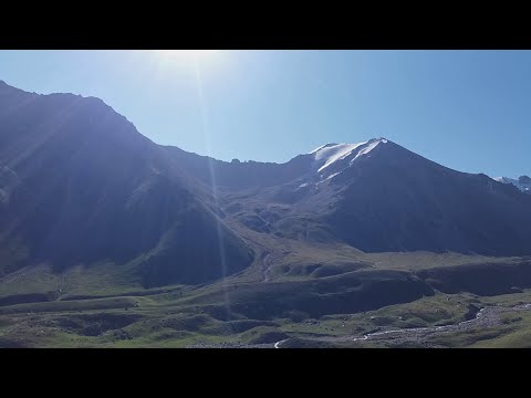 Видео: Горные маршруты, тропы Алматы. Подъём на пик Молодёжный (4147 м.) через ущелье Шукур и Кумбельсу.