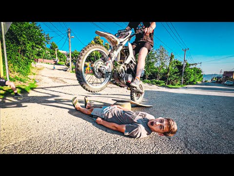 Видео: Лёг под КОЛЁСА за 300 рублей!