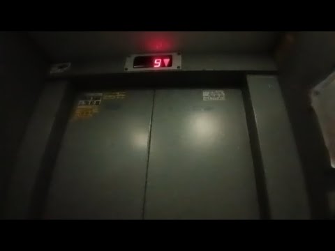 Видео: Лифт МЛМ-2004г.в. В 10 этажке в г. Гомель 