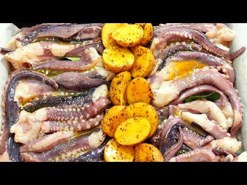 Видео: ГИГАНТСКИЙ КАЛЬМАР! Готовим щупальца кальмара в духовке.
