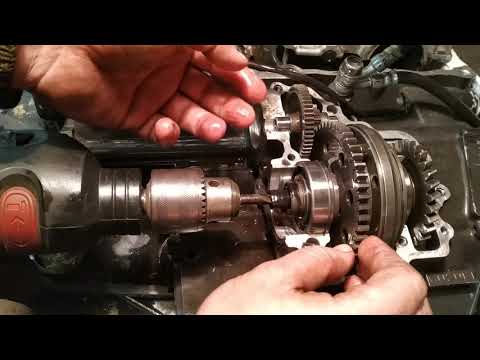 Видео: Suzuki RF 600. Почему тарахтят на холостых моторы Suzuki RF 600/RF900 ? Часть 2