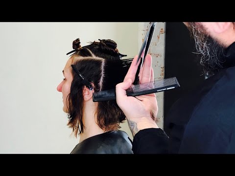 Видео: ТЕКСТУРНЫЙ БОБ КАРЕ С НЕСВЕДЕННЫМИ ЗОНАМИ ДЛИННОЙ ЧЕЛКОЙ в технике Toni&Guy