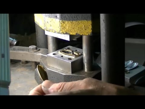 Видео: Зябликов Ловит Видеоблог 7 - "Создание РУЛя".Блесна гибочный штамп.