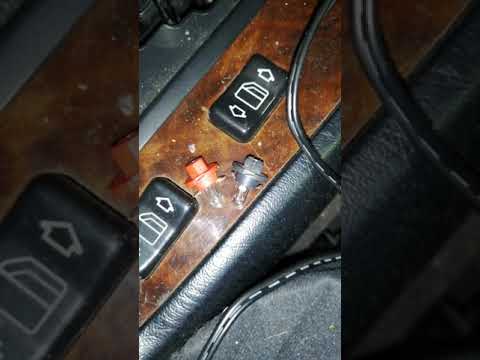 Видео: Замена лампочек в подсветке регуляторов обдува Mercedes W140 #КАБАН