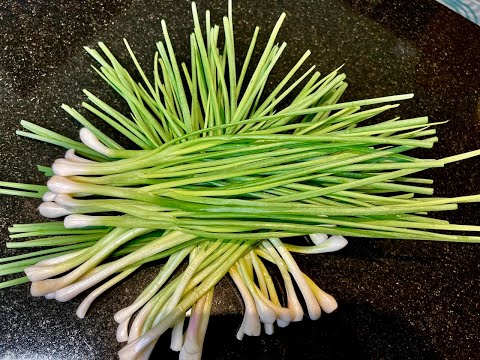 Видео: Посмотрите как я готовлю ЗЕЛЁНЫЙ ЛУК ! Несколько очень простых рецептов!