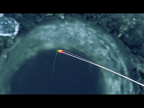 Видео: ВОТ ЧТО БЫВАЕТ КОГДА ЛОВИШЬ В ЧУЖОЙ ЛУНКЕ! ПЕРВЫЙ ЛЁД, БЕЗМОТЫЛКА
