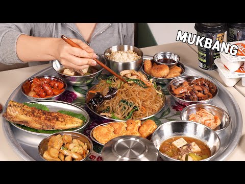 Видео: домашняя еда Мукбанг :) Корейская еда, полная вкусных гарниров.