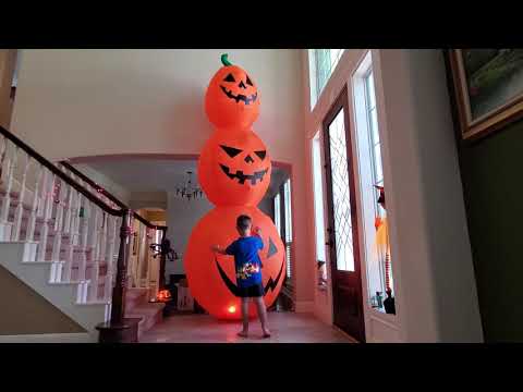 Видео: Гигантская надувная тыквенная башня 12 футов
