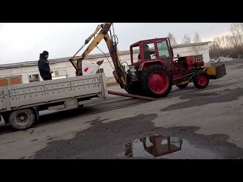Видео: Погрузка экскаватора ЮМЗ 2621В-3 на трал.