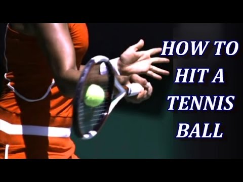 Видео: Как ударить по теннисному мячу