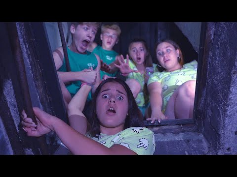 Видео: НАШЛИ ЗАБРОШЕННЫЙ БУНКЕР ПОД ЗЕМЛЁЙ!!! САМЫЙ УЖАСНЫЙ ПОБЕГ ИЗ ЛАГЕРЯ!!!