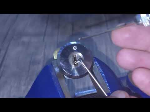 Видео: Вскрытие цилиндра 10 пинов от офисного сейфа. Двухрядка